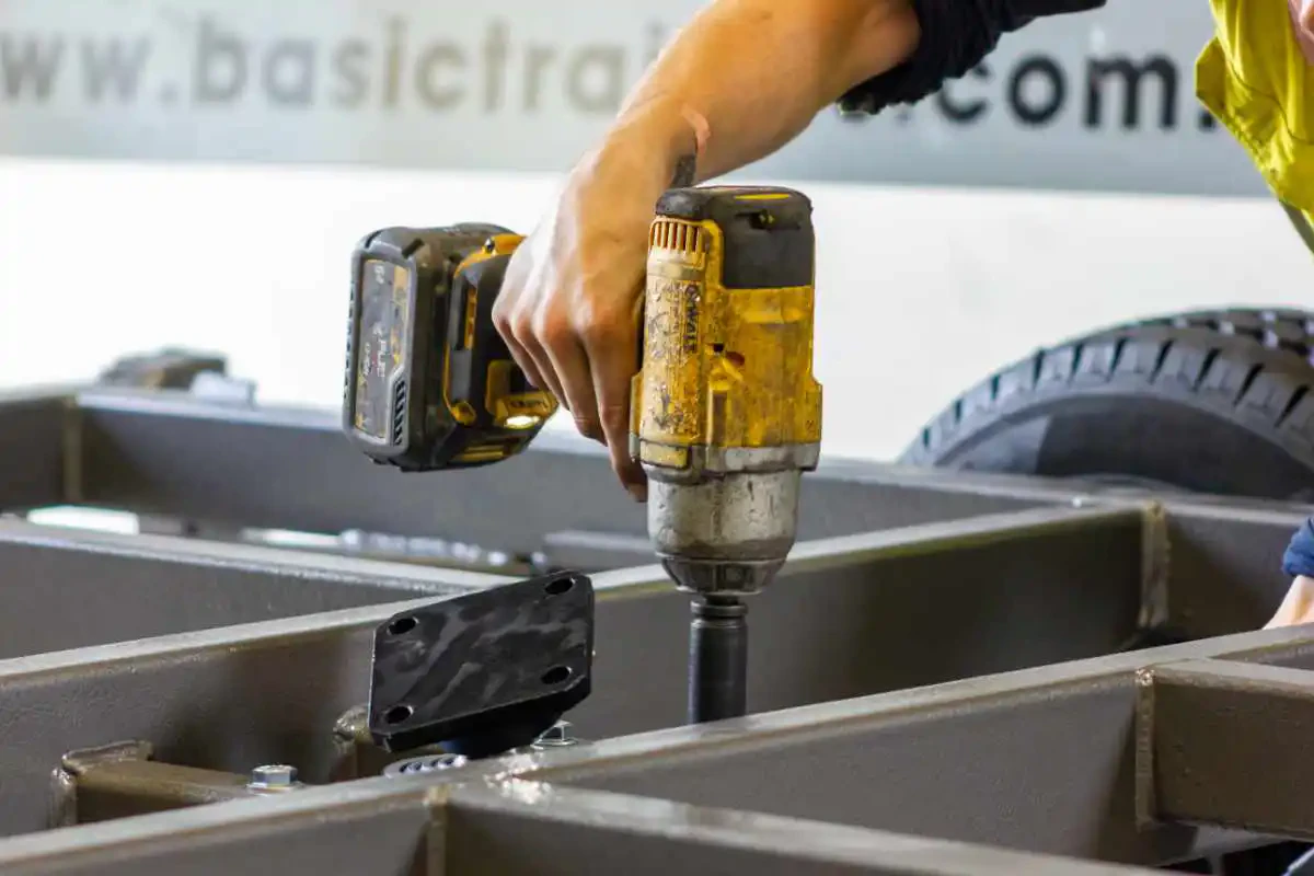 Trailer manufacturing: Assembling